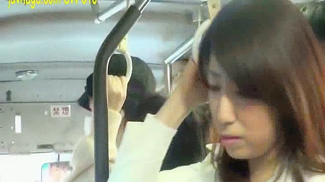 公车上偷窥OL被猥亵