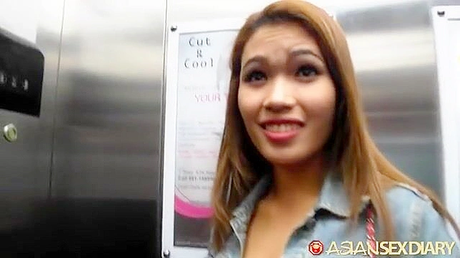 可爱美女穿性感内衣被猛干屁股秀