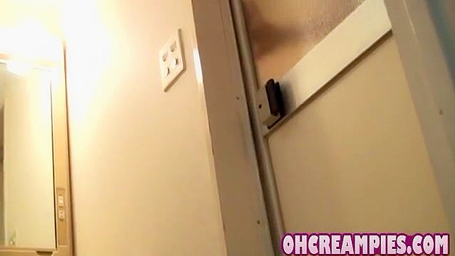 热辣美女在大屌进入她体内时高声呻吟