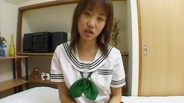 八寻真由露出性感胸部后手淫并口交视频第四个片段