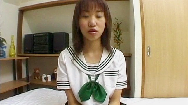 八寻真由露出性感胸部后手淫并口交视频第四个片段