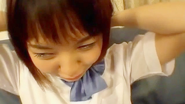 裕月梨穂用嘴吹硬物並在淫蕩的陰道中被震動器操弄視頻 7