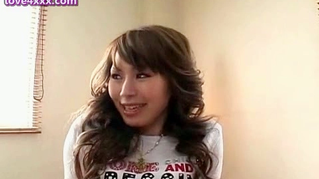 炽热亚洲美女性感品尝巨大阳具视频4