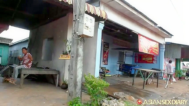 温柔低语的美女被狠狠撞击