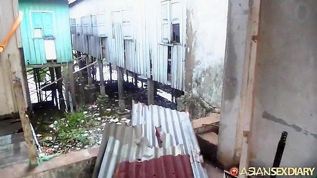 温柔低语的美女被狠狠撞击