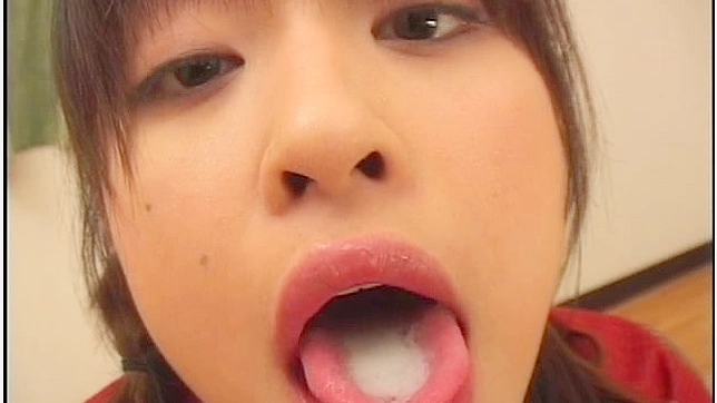 迷人芭比接受面容射精液