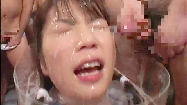 芭比娃娃享受浓稠温热的精液喷洒
