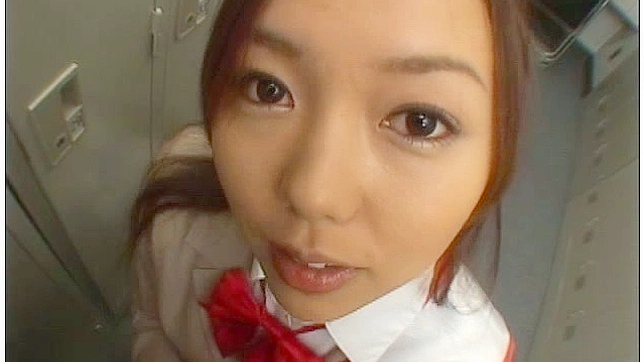 辣妹先吸舔再抚摸 最后接受热射精