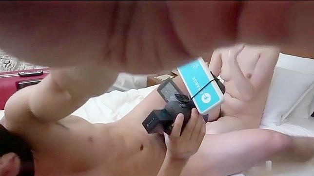 可爱的日本女星通过与猛男做爱追求职业化道路