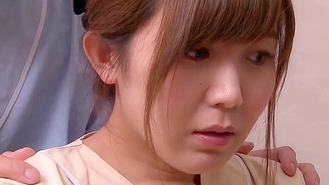 性治疗师在愚蠢妻子面前与孤独的日本男人做爱