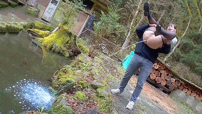 户外痛苦灌肠日本婊子，难忘的羞辱体验