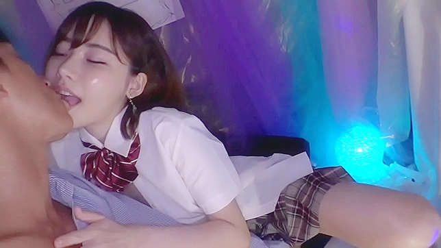 丰满日本美女被抓裸体并被情人疯狂操弄