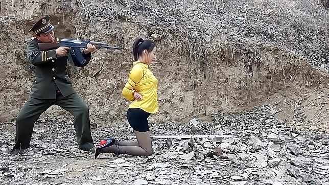 中国美女因卖淫被捕！手铐角色扮演热战