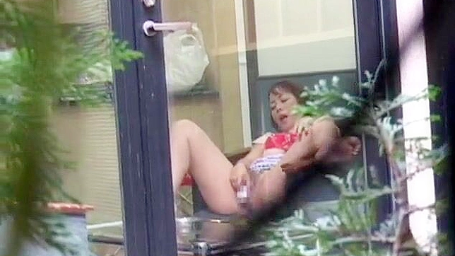 疯狂儿子安装偷拍设备记录妈妈在家自慰全过程