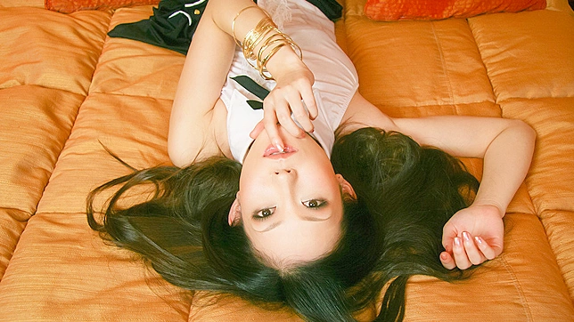 小Mine优衣，床上的调皮少女梦