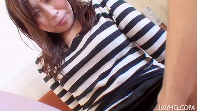 胸部丰满的村上里子在日本硬核中享受激情之旅