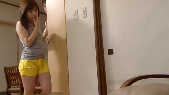 调皮少女与闺蜜女友的秘密恋情