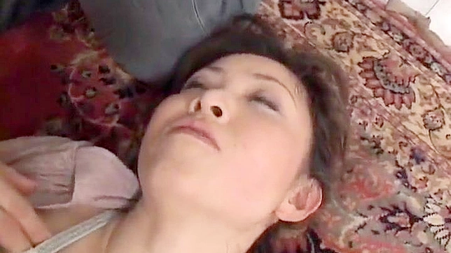 日本熟女狂欢：三重极限双重虐待/乱伦三人行