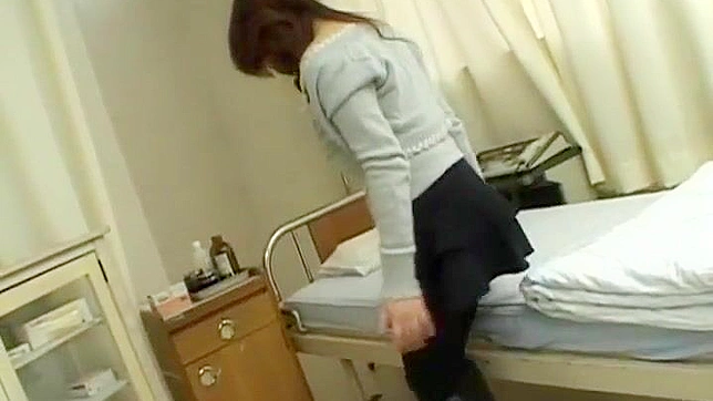 妇产科医生与亚洲患者进行肛交和插入游戏