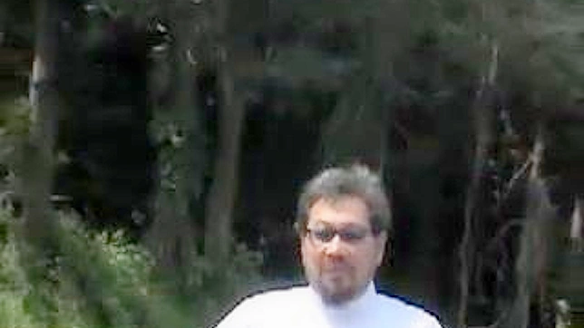 田园幻想：熟女JAV医生与农民在稻田激情嬉戏