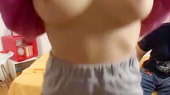 可爱亚洲少女在家被肏并中出享受