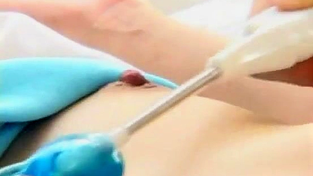 性感亚洲少妇Asuka甜美阴道与丰满胸部