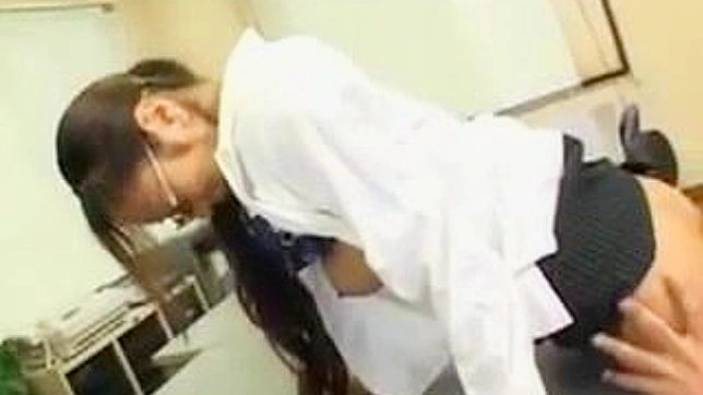 日本女教师禁恋激情故事