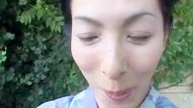 成熟的亚洲女人穿和服三人行爱恋