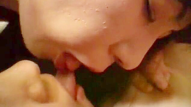 日本性感女同性恋激情时刻与肛交玩具