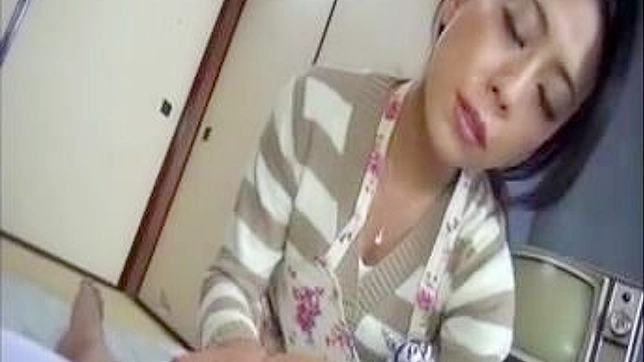 禁忌家庭关系：儿媳引诱公公开房激情夜