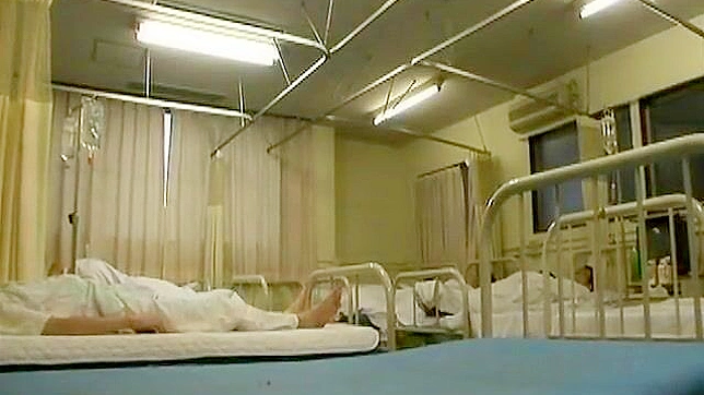 性感护士在诊所探索激情快感