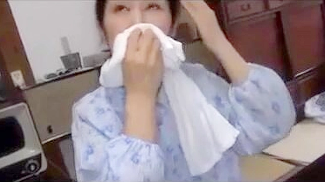 农民的秘密欲望：成熟东方男子与年轻男孩的禁忌欢愉