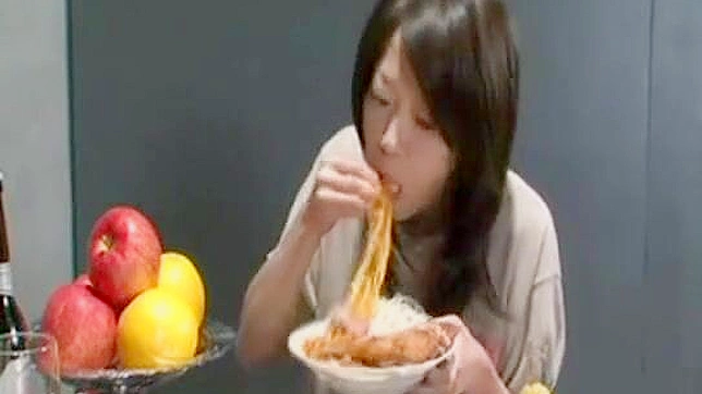 亚洲色情视频：性感女同激战释放狂欲