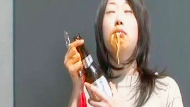 亚洲色情视频：性感女同激战释放狂欲