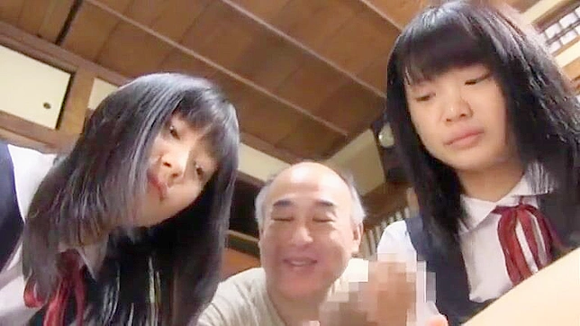 亚洲性感护士被色迷爷爷们狠狠操翻