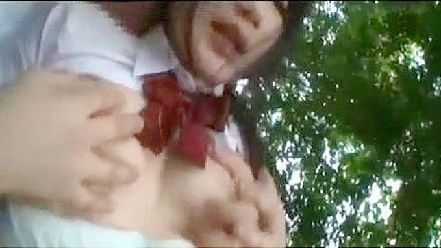 日本女高中生裙下激情性爱体验