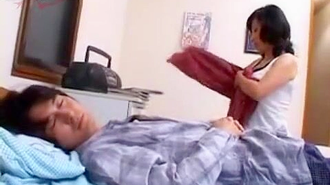 早上享乐：继母与饥渴少女的亲密时光