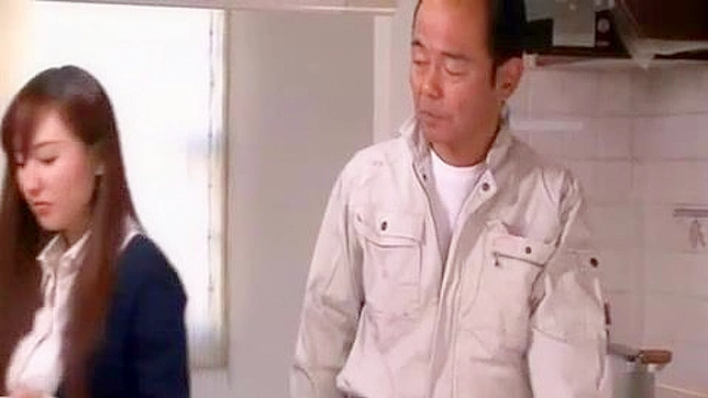 日本岳父与儿媳用跳蛋玩刺激性爱