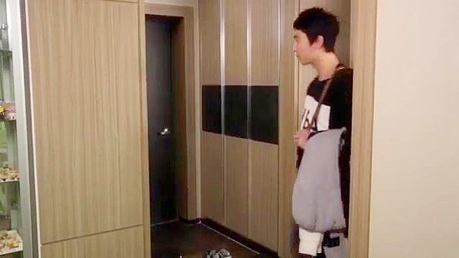 与知识丰富的亚洲妈妈体验终极快感