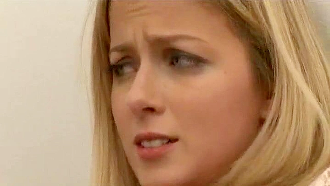 亚裔男侵犯并肏了金发校花阿比盖尔的第一次