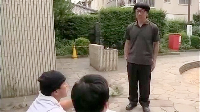 麻衣的秘密欲望在家被三个痞子满足了