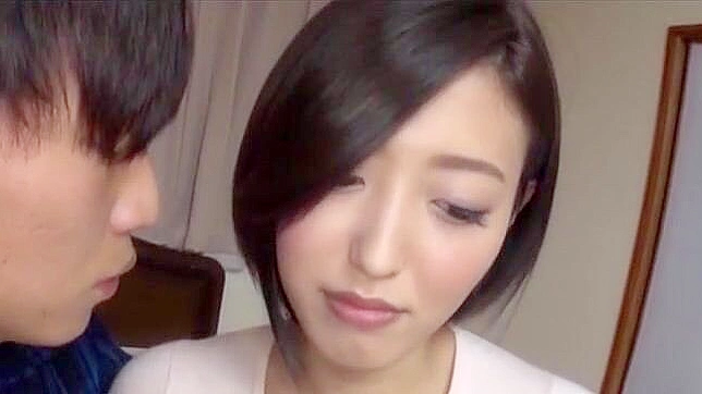 性感熟女与少年继兄的禁夜激情