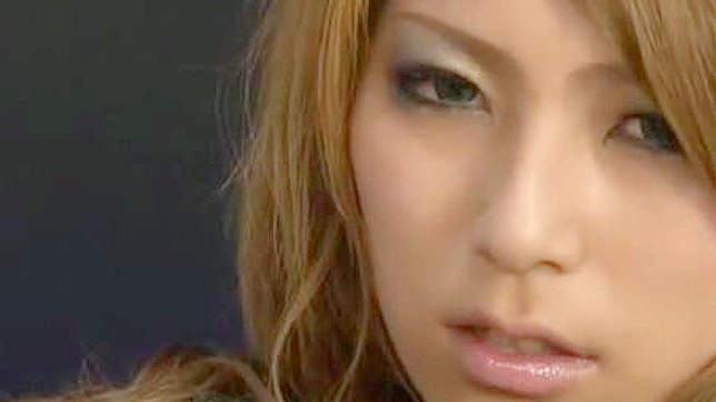 释放欲望：亚洲美人与异国情调性玩具的激情碰撞