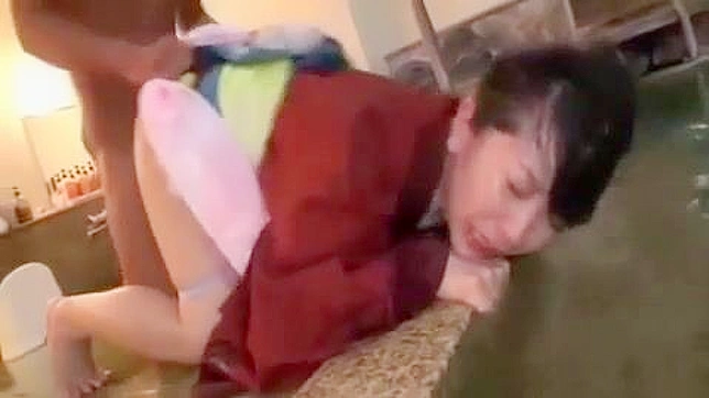 性感萨德受虐主义：穿和服的亚洲美女忍受掴脸惩罚