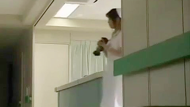 邪恶护士狂夜—混乱颜射、群交和上班时的性爱