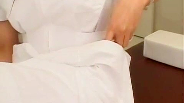 邪恶护士狂夜—混乱颜射、群交和上班时的性爱