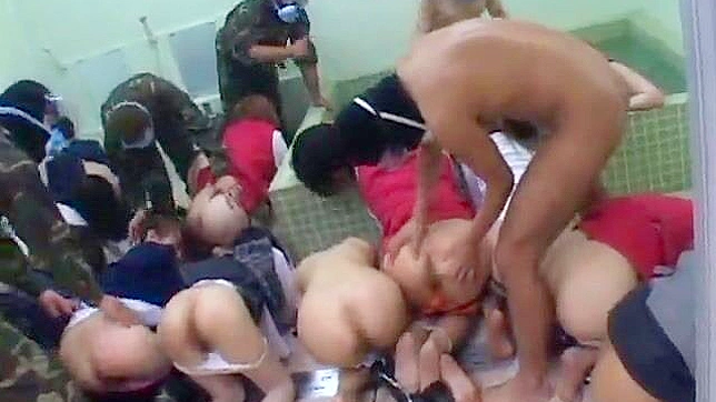 疯狂恐怖分子在日本对被俘女孩的性暴力统治