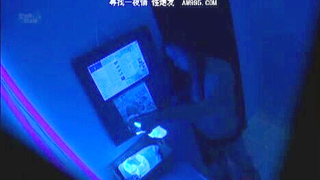 性感客户在秘密录制的按摩中收到污秽物质