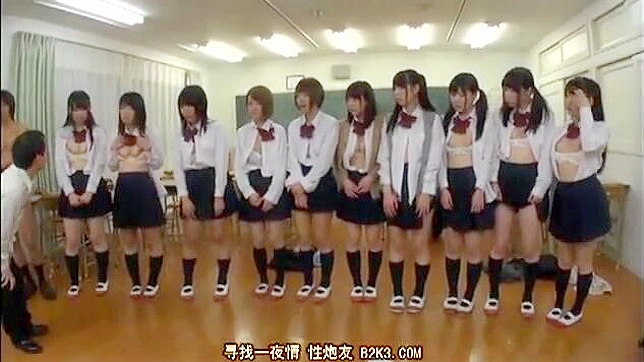 迷人的诱惑—日本一群男生诱使女同学为朋友口交