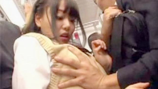 无保护的学妹在东方色情片中被两个成熟男人惊喜到